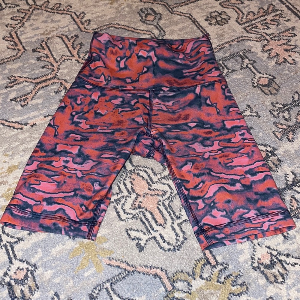 Lululemon - Wunder Train High-Rise Short 6" - Chroma Clash